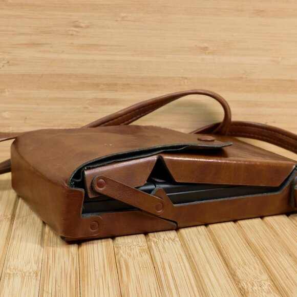 Vintage 70s Polaroid SX-70 Model 3 Land Camera, Black Body with Brown Leather - Picture 5 of 14